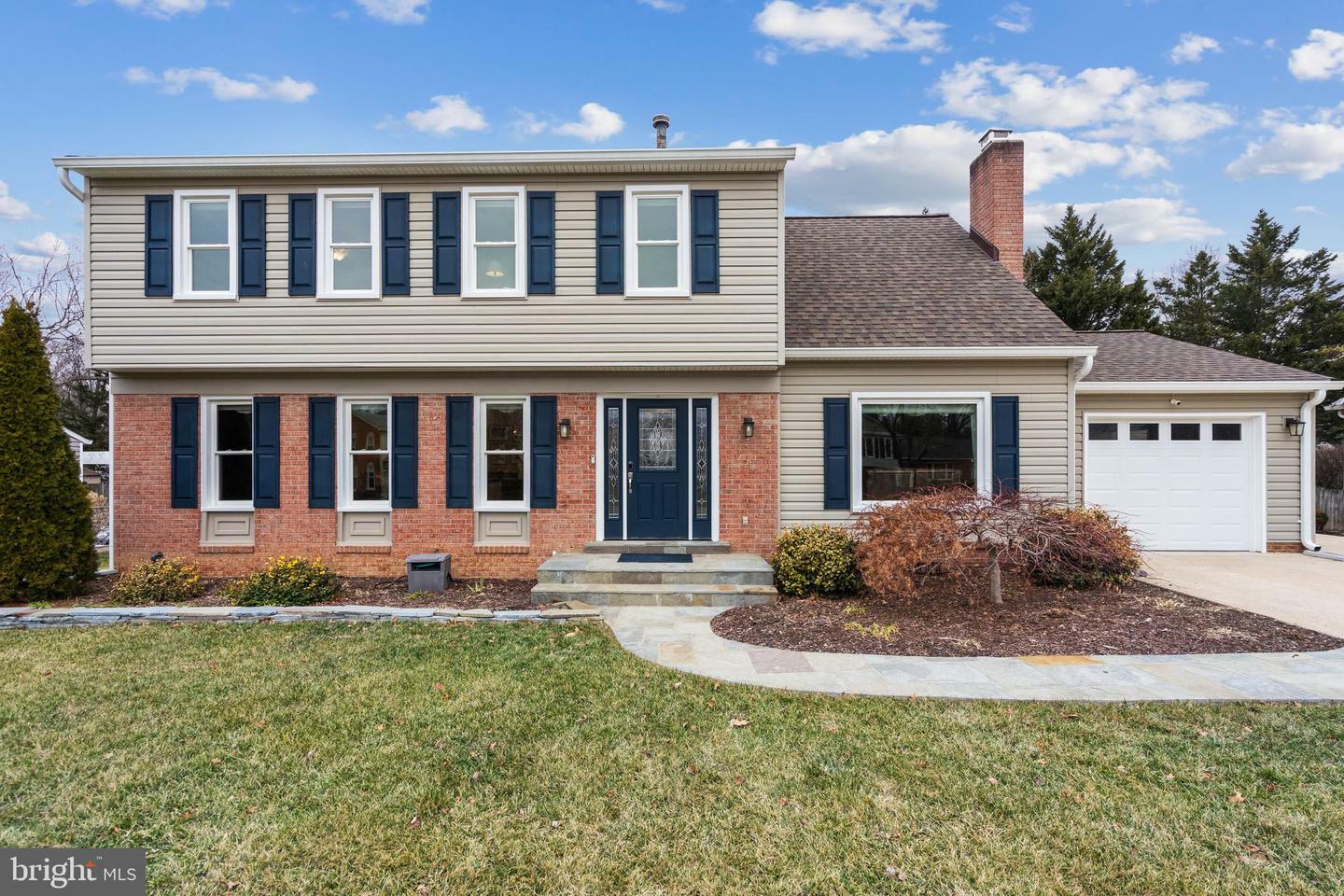 Property Photo: 8125 Lake Pleasant Drive VA 22153