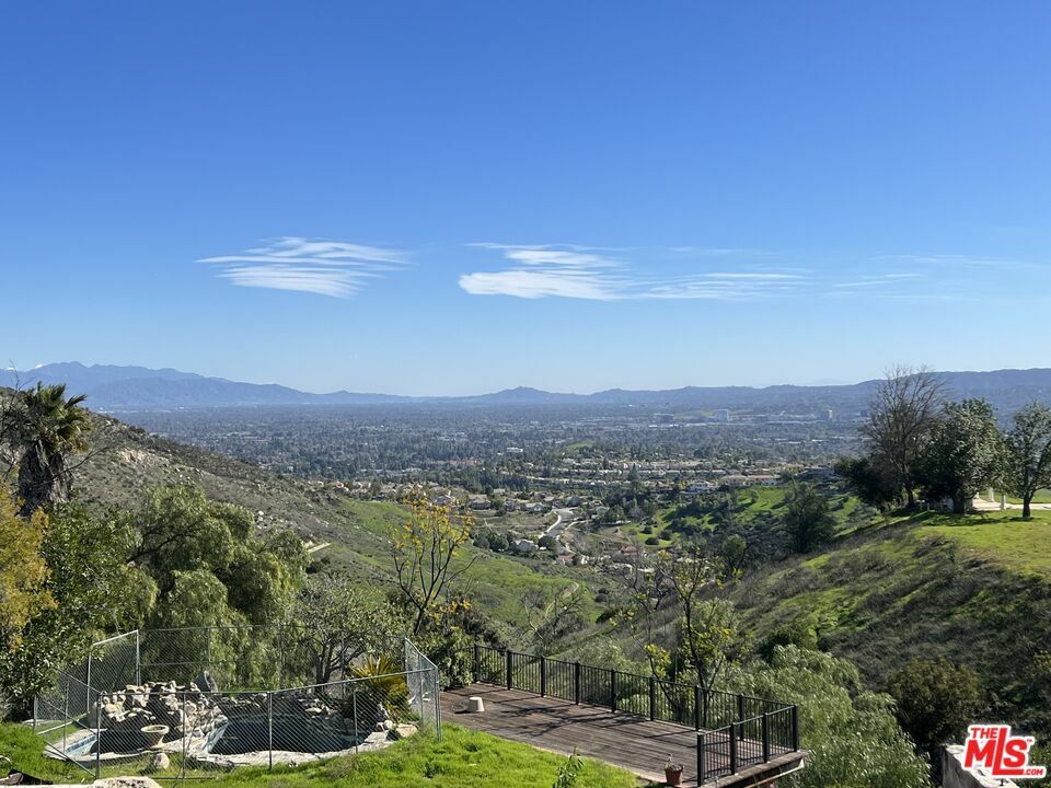 Property Photo:  150 Dapplegray Rd  CA 91307 