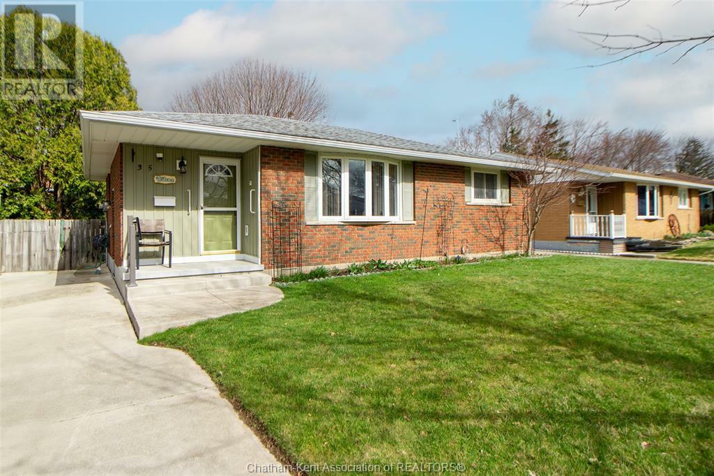 Property Photo: 35 Sudbury Drive ON N7L 2K1