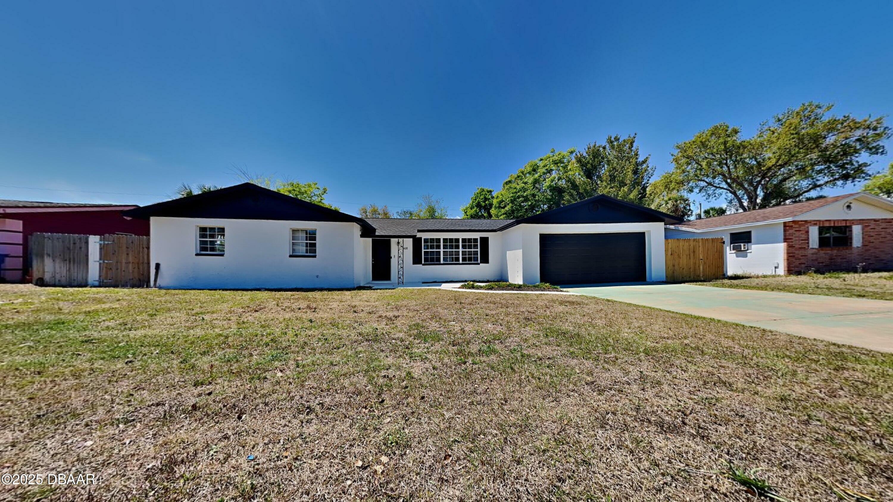 Property Photo: 1408 Cadillac Drive FL 32117