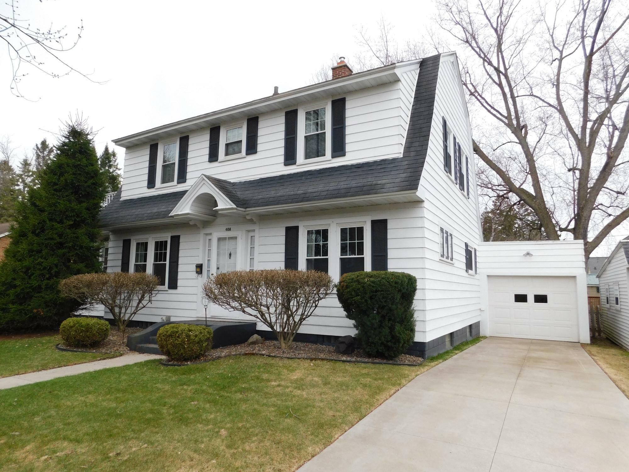 Property Photo: 408 Pier St WI 54452