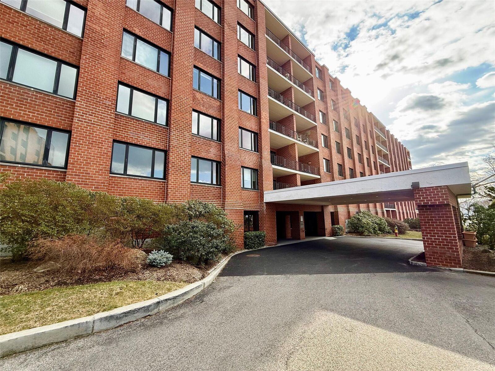 Property Photo: 16 Rockledge Avenue Unit 4A-1 NY 10562