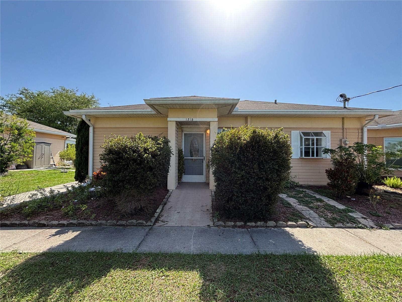 Property Photo: 1219 Club Circle FL 33854