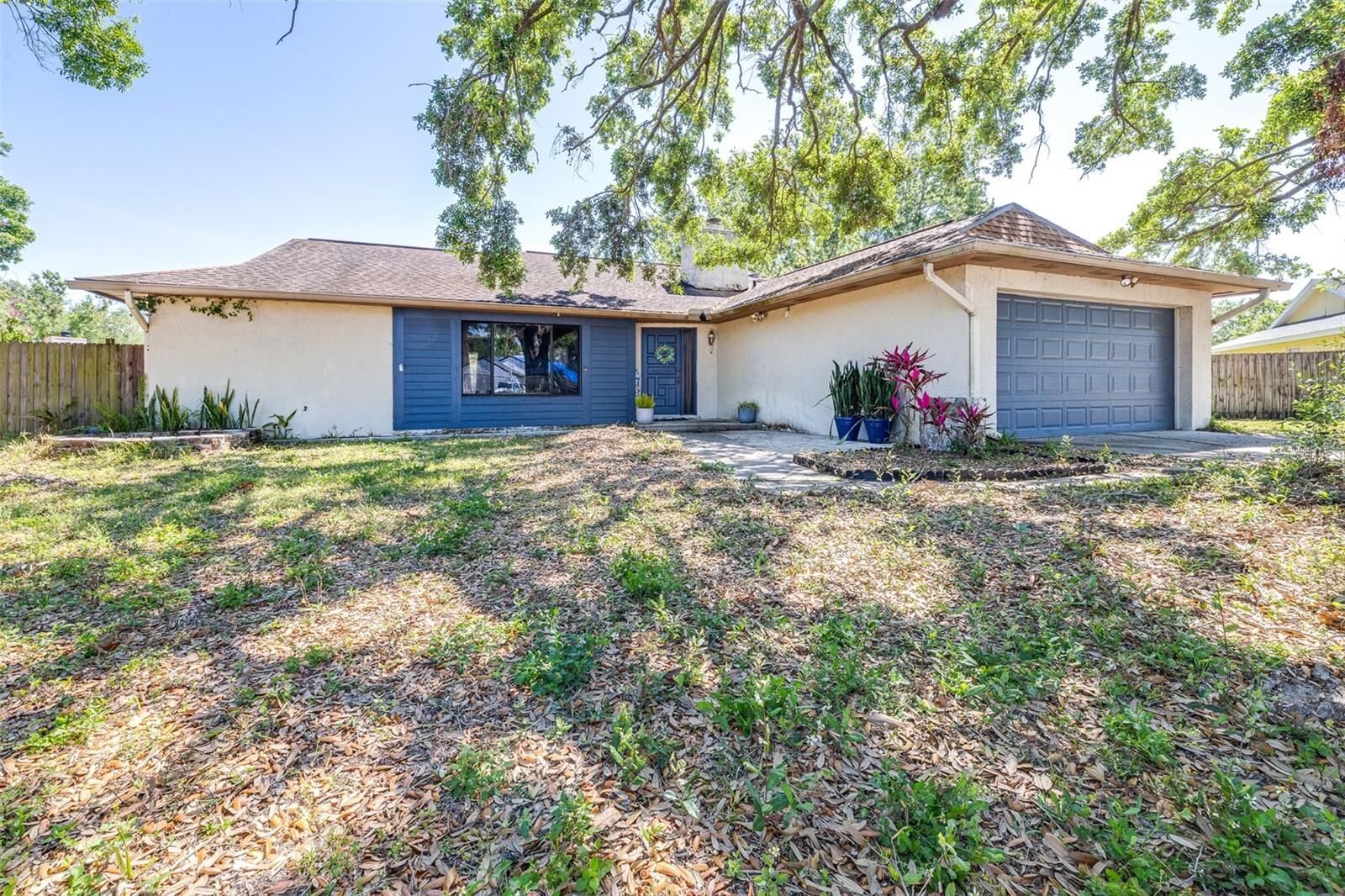 Property Photo: 12503 Twisted Oak Drive FL 33624