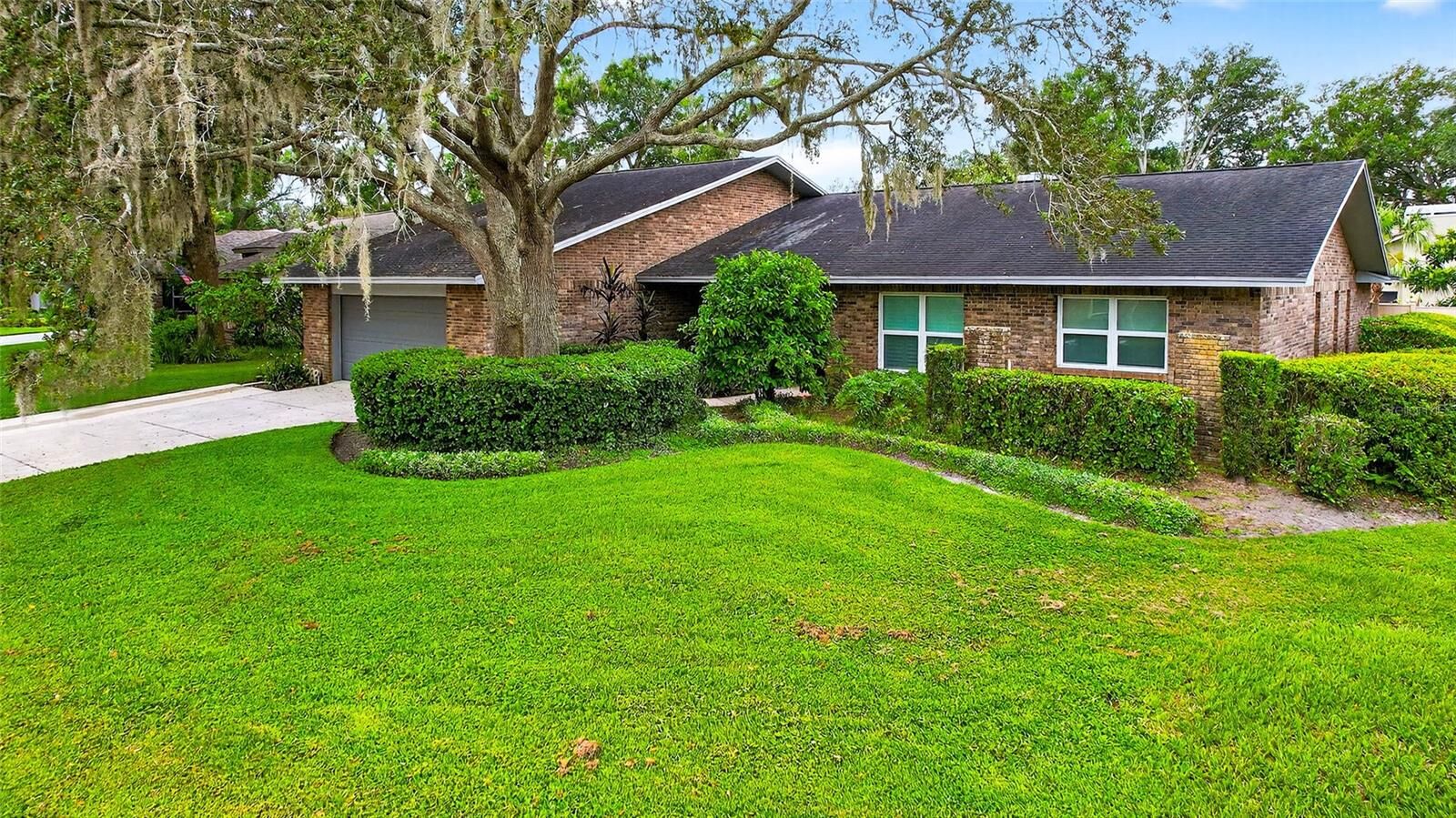 Property Photo: 11510 Moffat Place FL 33617