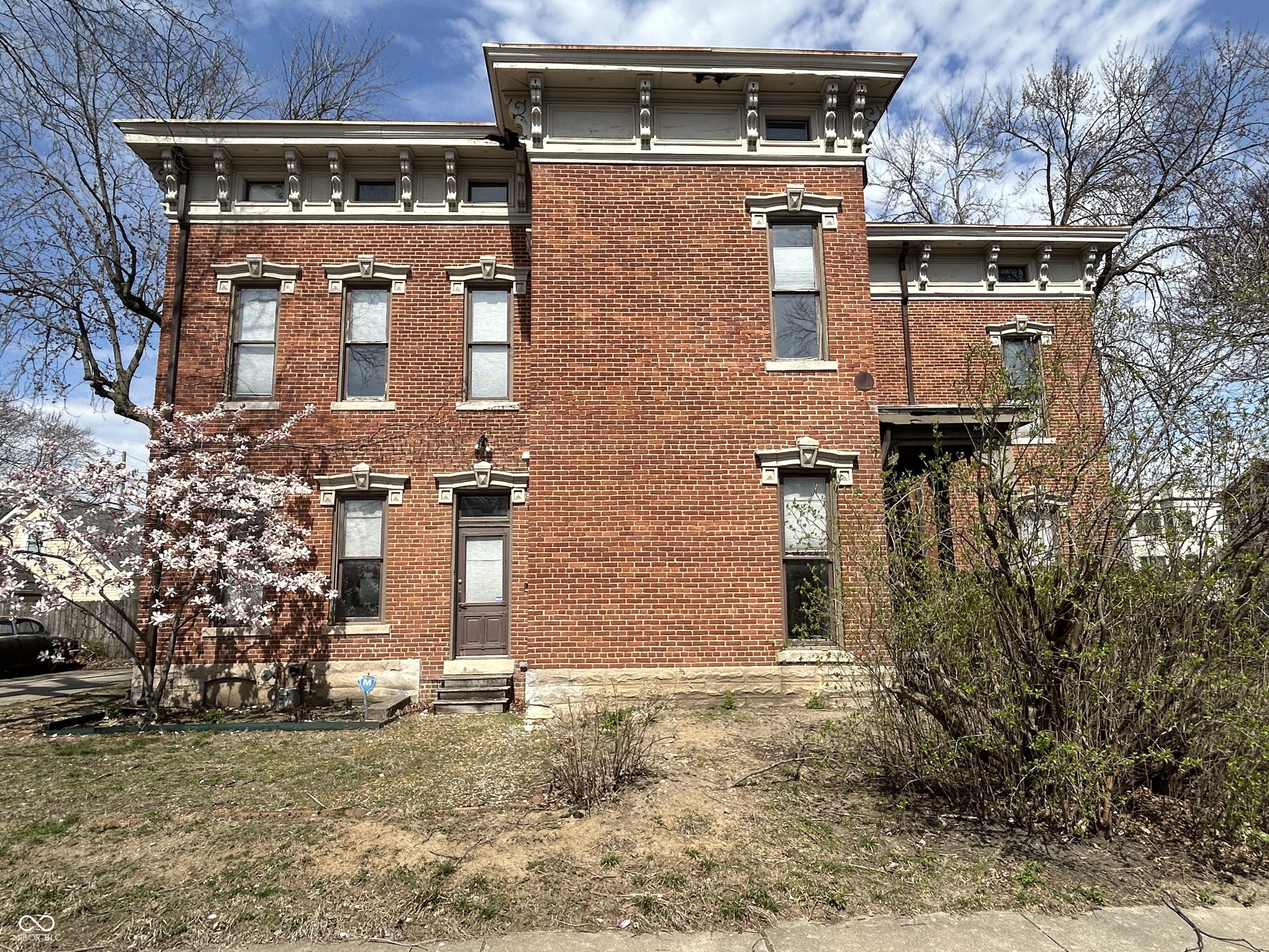 Property Photo: 902 N Broadway Street IN 46202