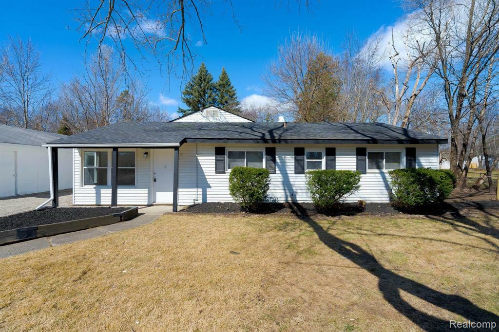 Property Photo: 4620 Independence Drive MI 48346 3730