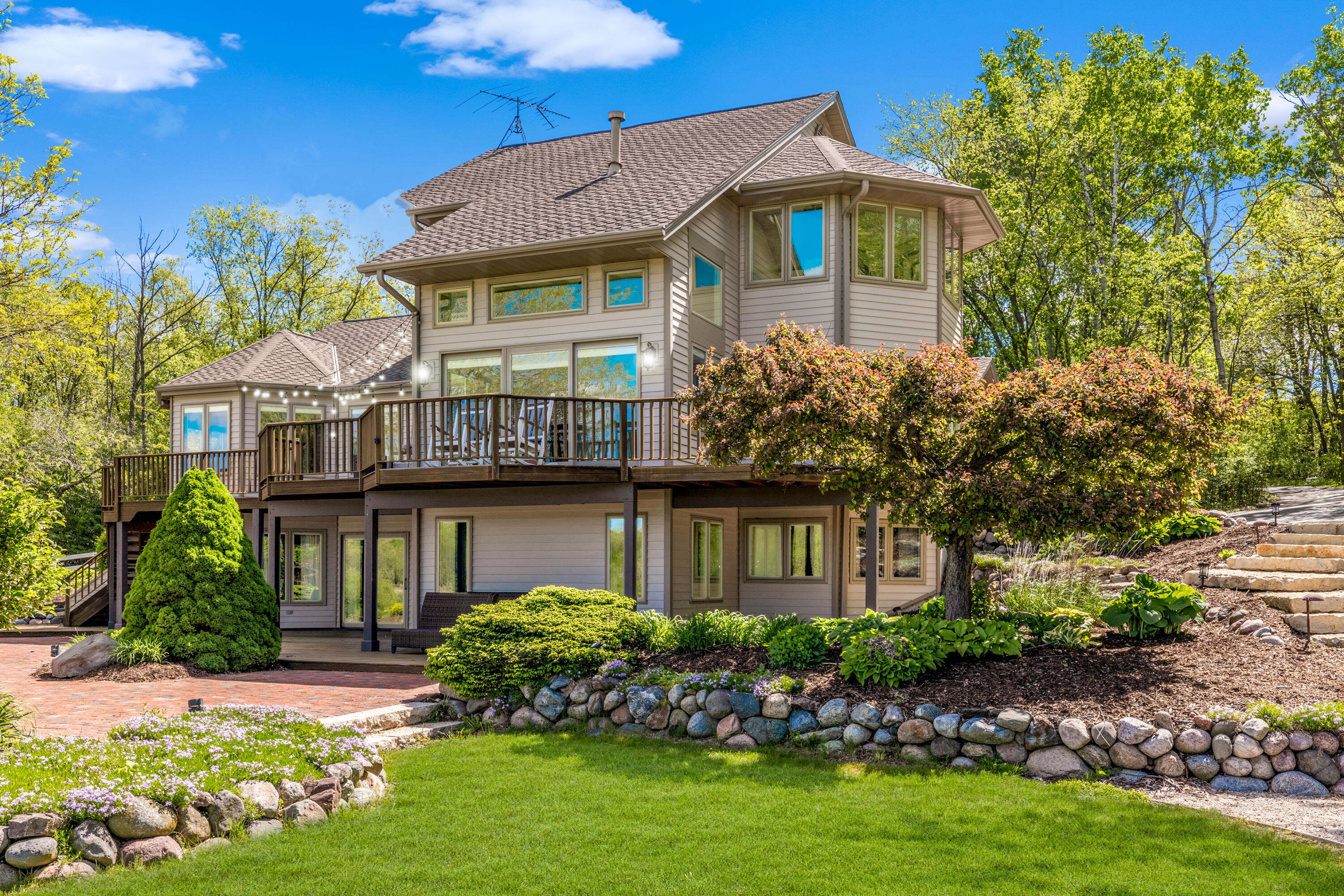 Property Photo: 1507 St Augustine Rd WI 53027