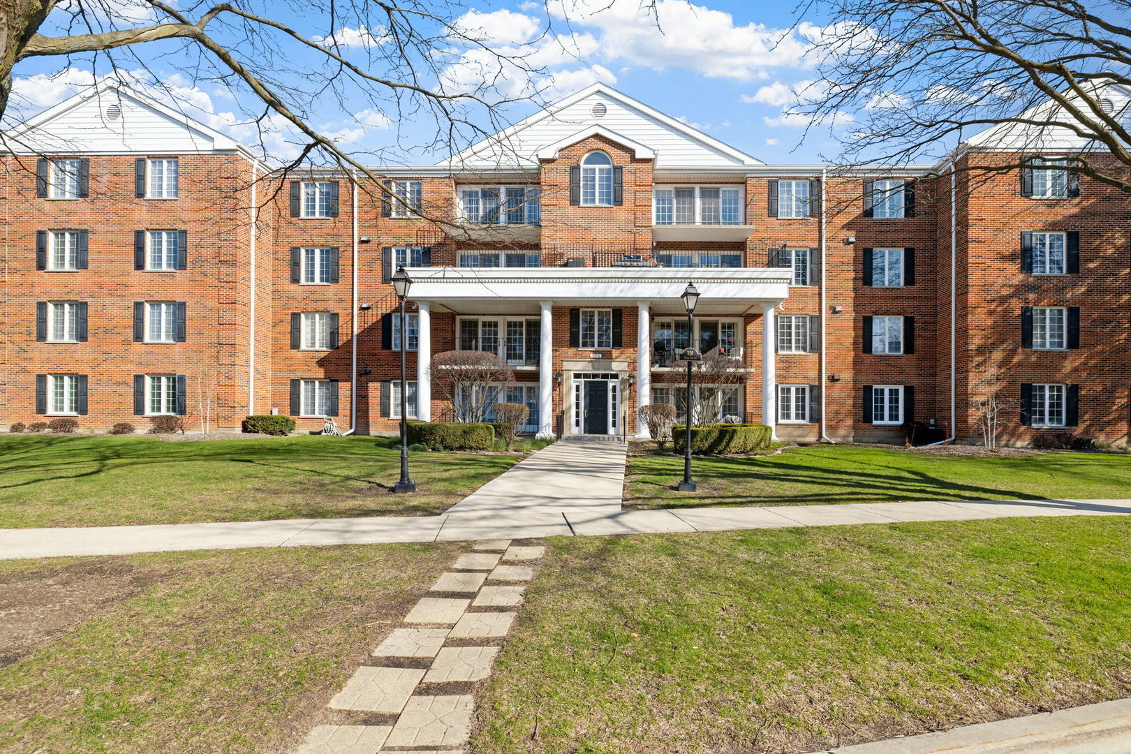 326 Park Avenue 43  Clarendon Hills IL 60514 photo
