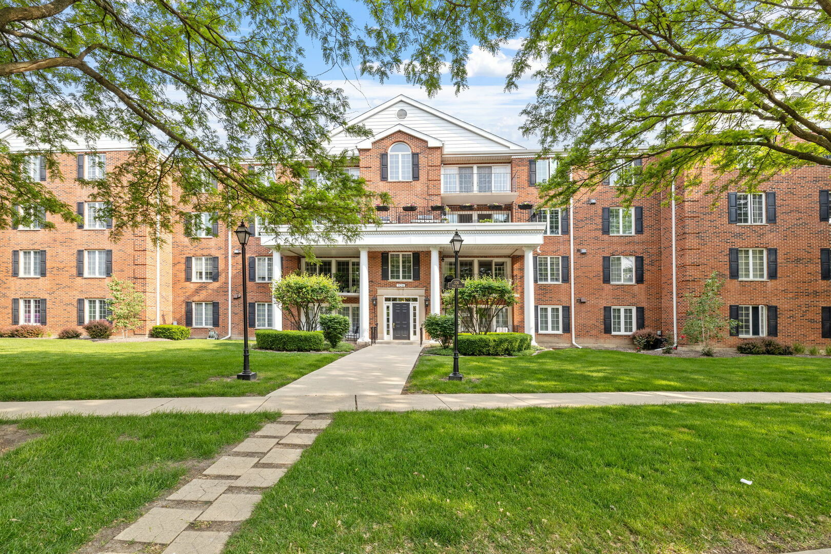 Property Photo: 326 Park Avenue 43 IL 60514