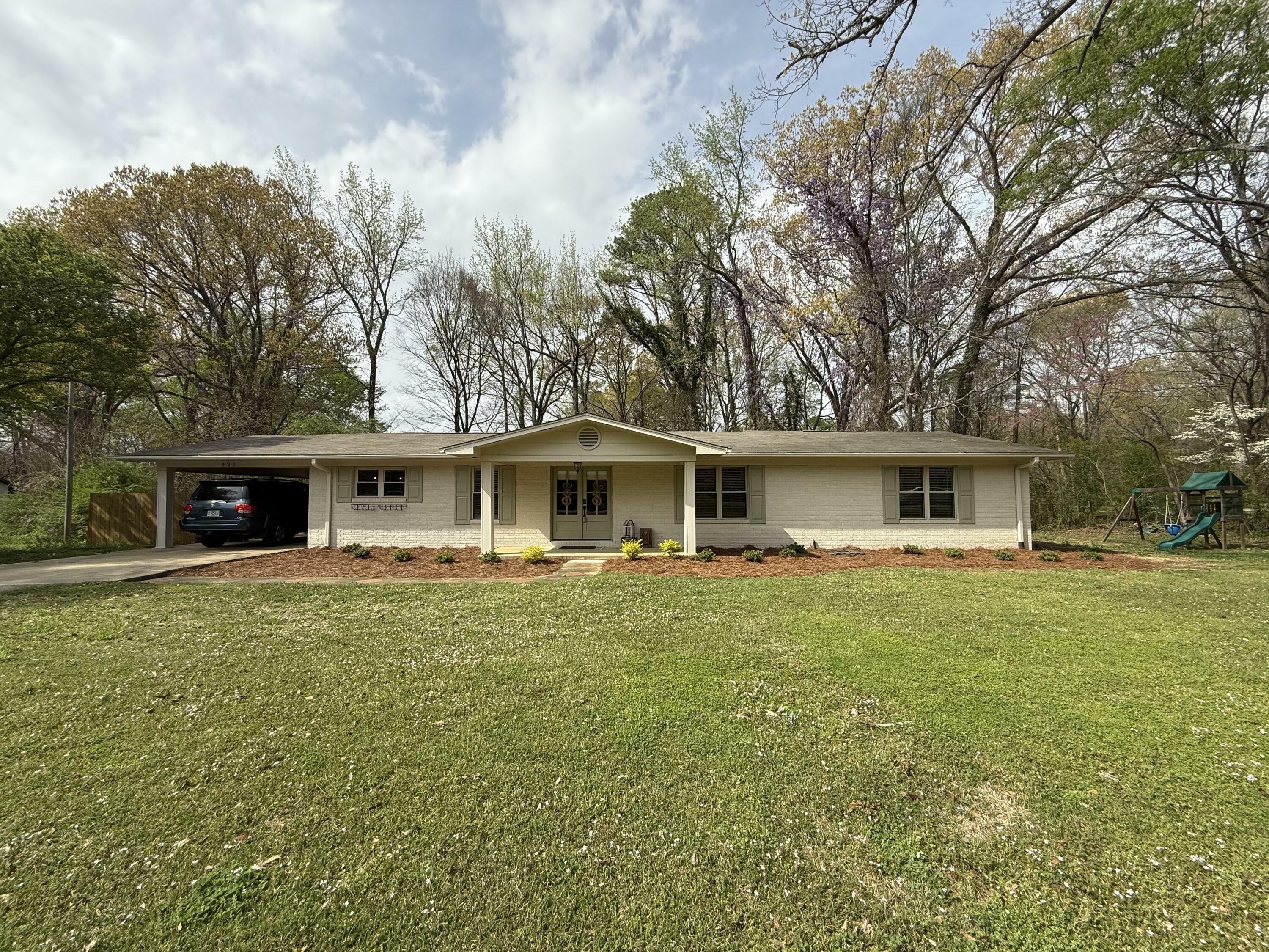 Property Photo: 920 East Main Street MS 38843