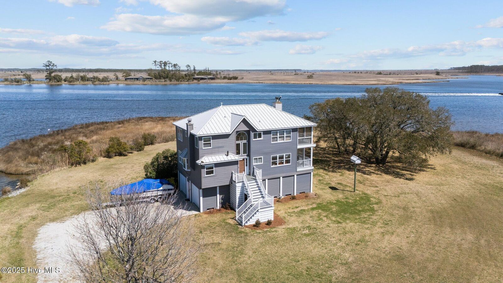 Property Photo:  1447 Live Oak Drive  NC 28515 