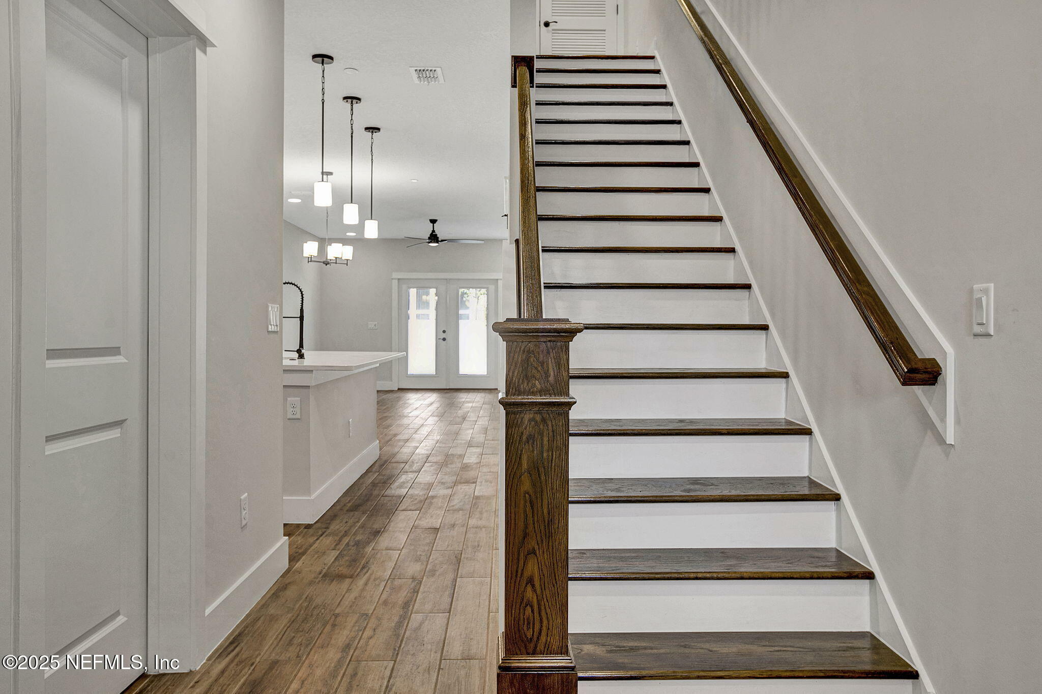 Property Photo: 335 5th Avenue S FL 32250