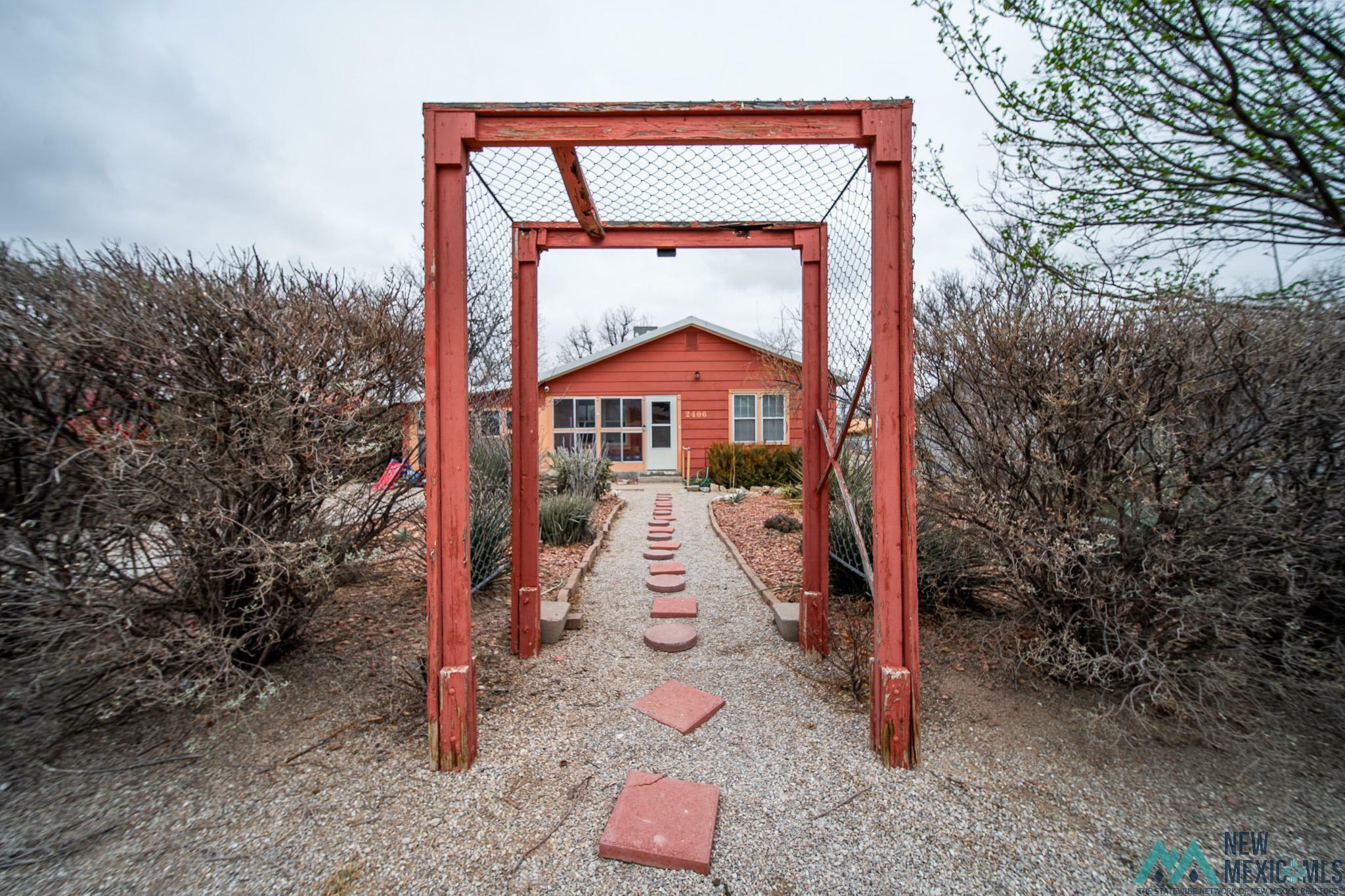 Property Photo: 2406 Avenue B NM 88220-3146