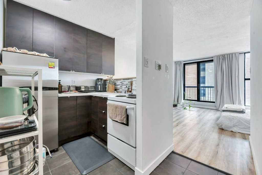 Property Photo: 108 3 Avenue SW 1108 AB T2P 0E7