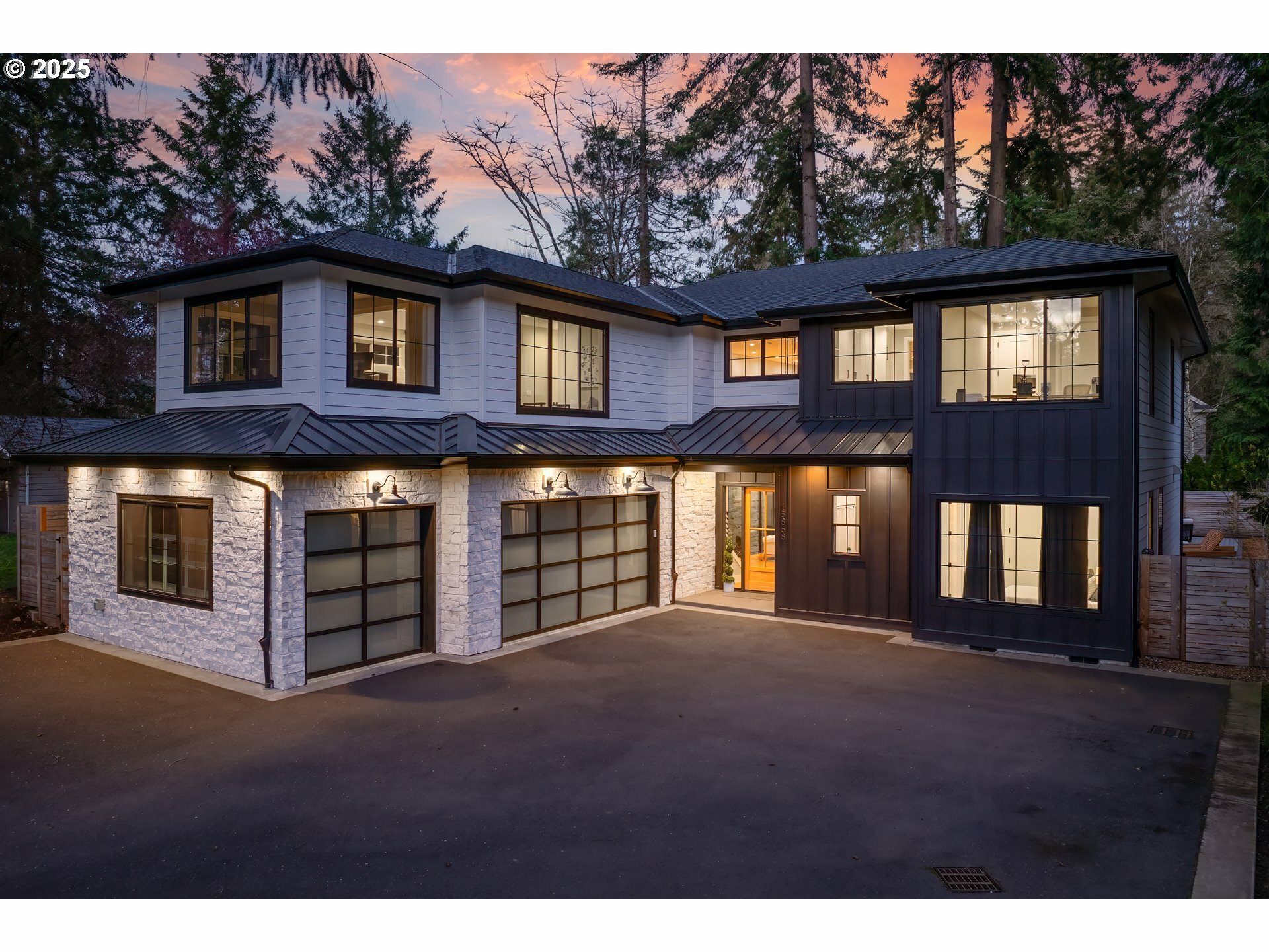 Property Photo: 15868 Parker Rd OR 97035