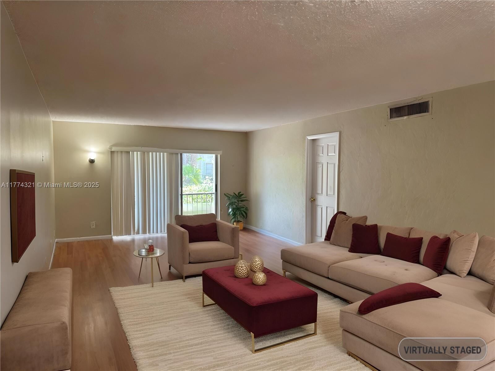 Property Photo:  