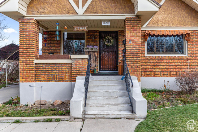 Property Photo: 325 E 300 S UT 84321