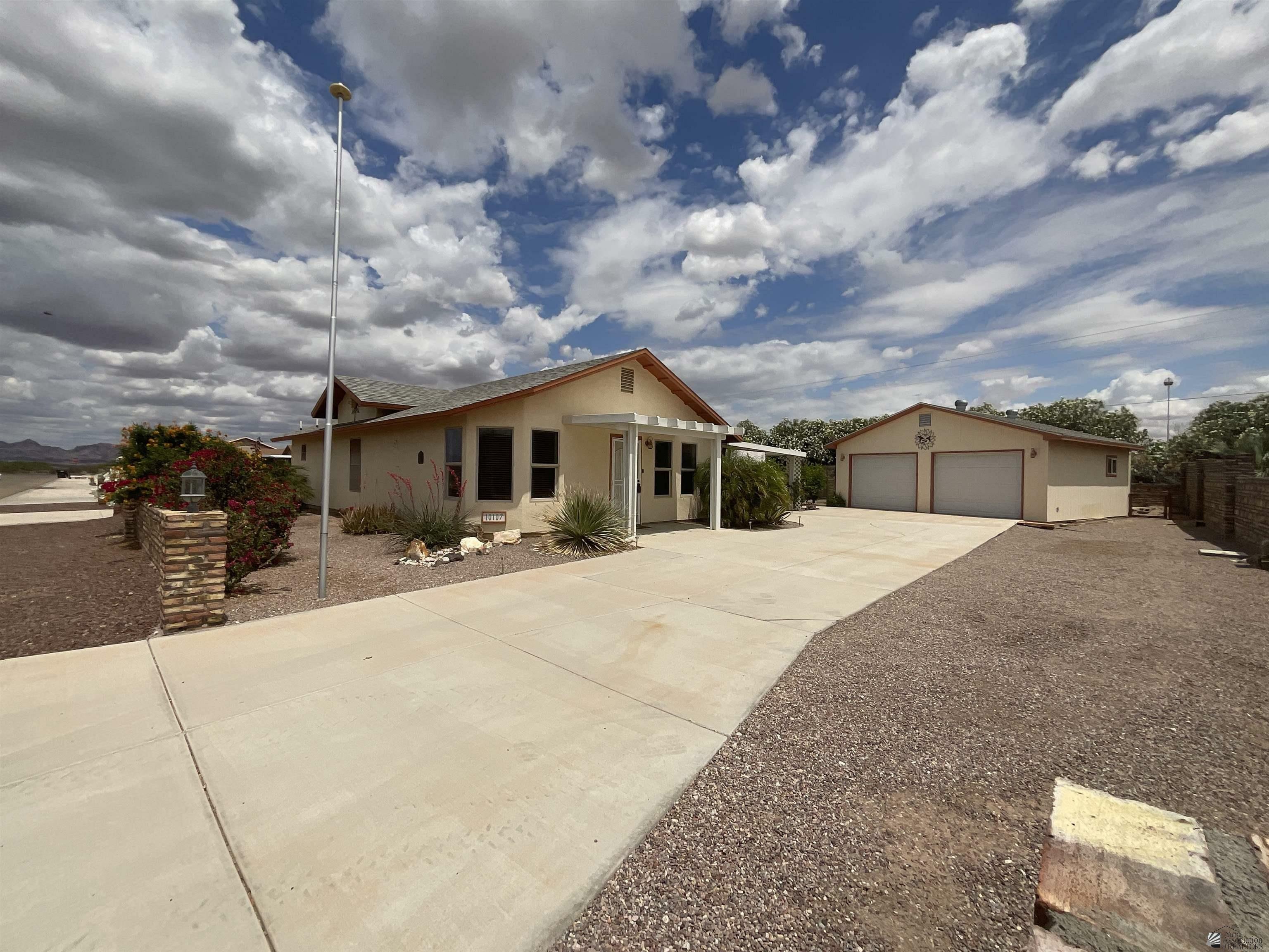 Property Photo: 10107 S Iron Wood Ave AZ 85356