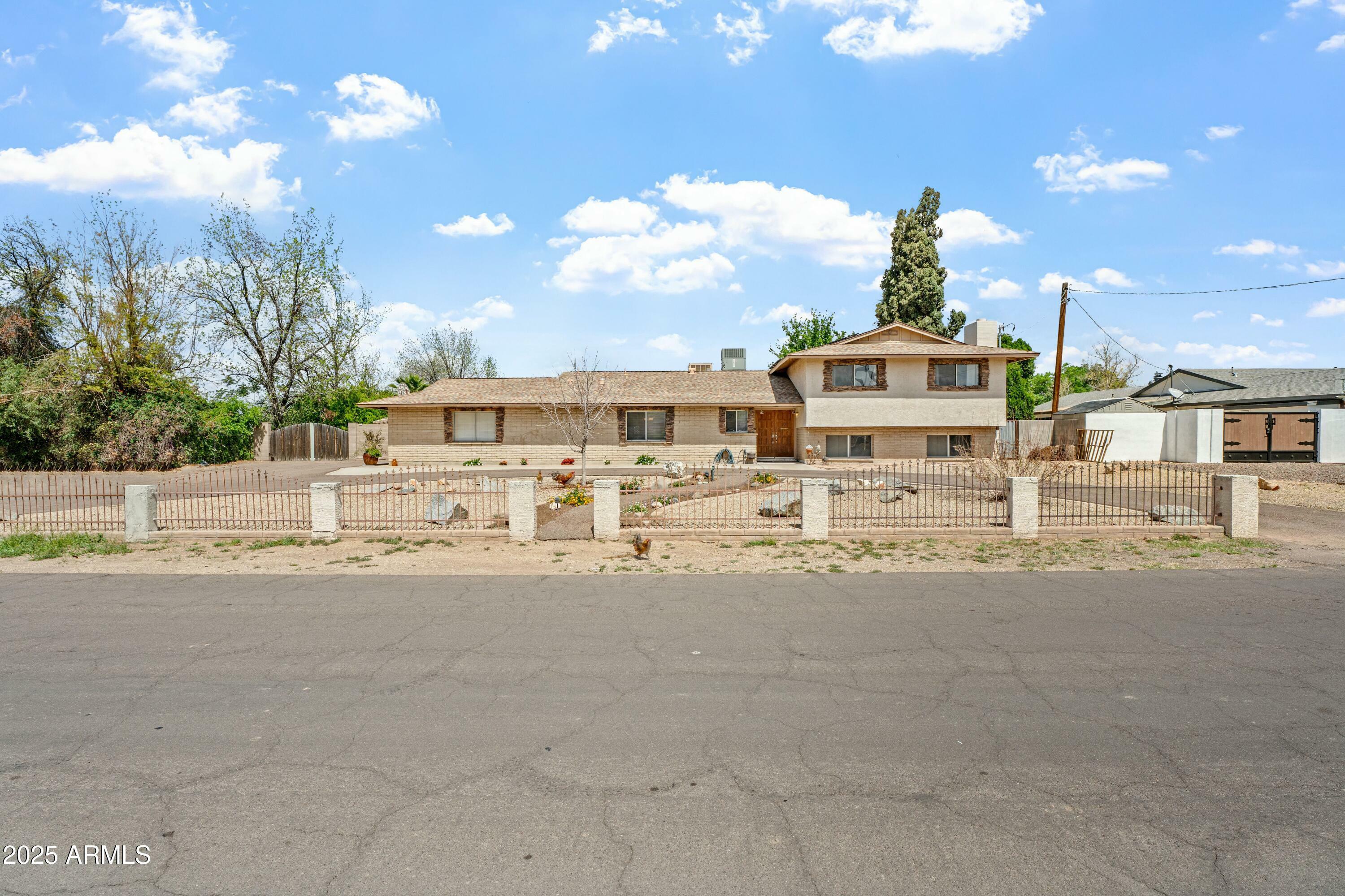 Property Photo: 4332 W Monte Cristo Avenue W AZ 85306