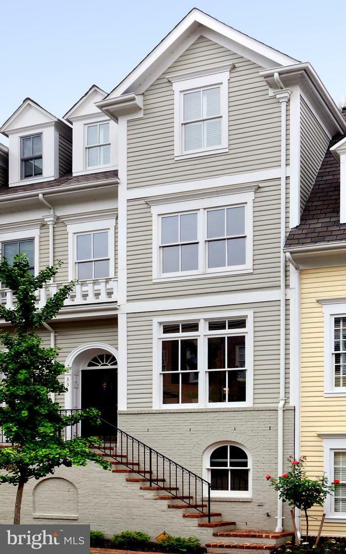 Property Photo: 33 Alexander Street VA 22314