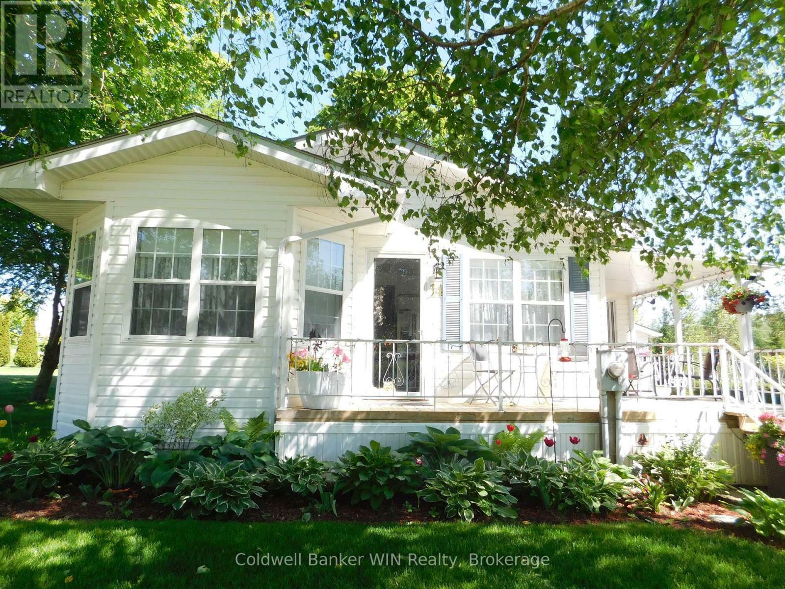 Property Photo: 14 Grand Vista Drive ON N0G 2L0