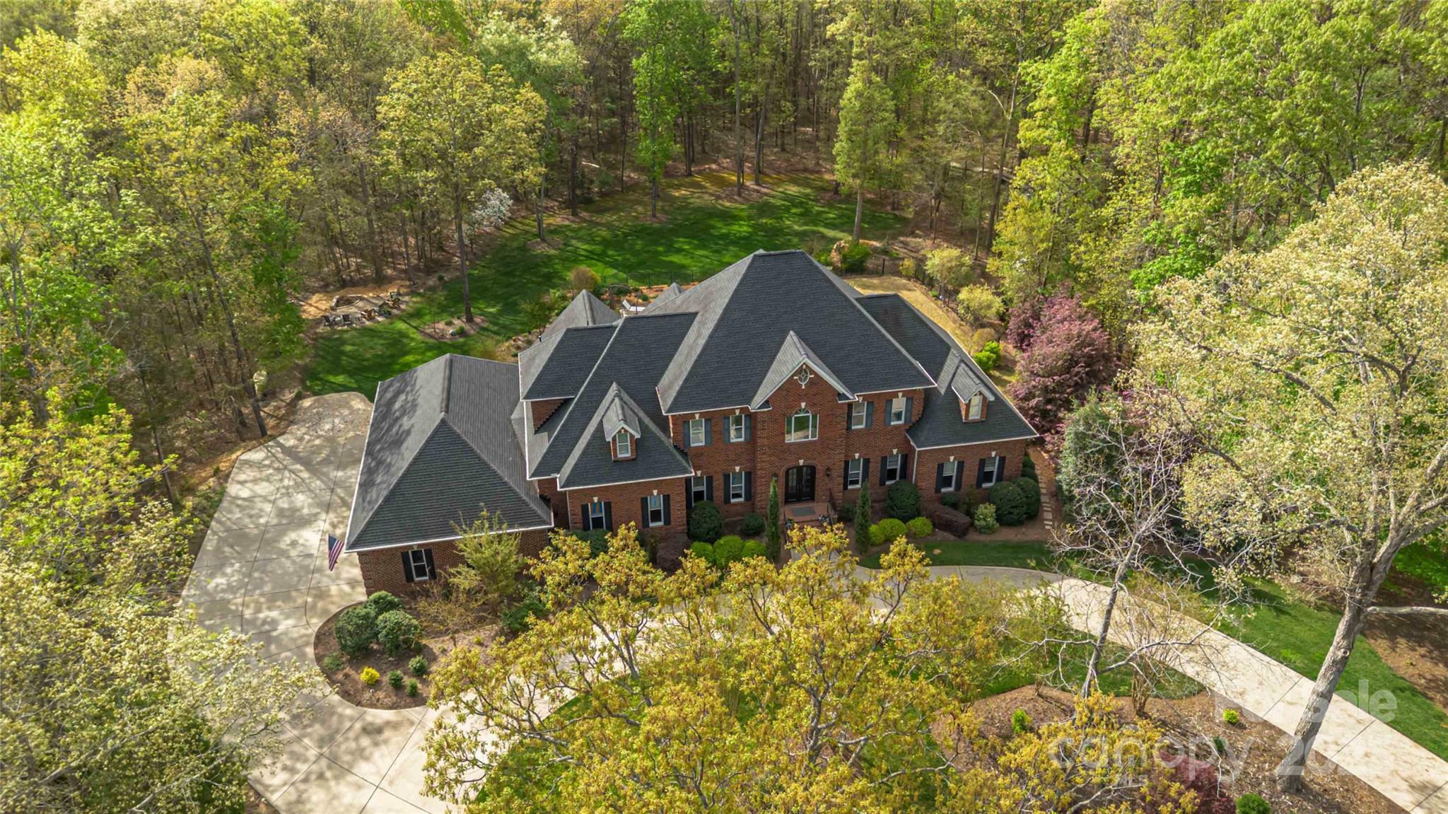 Property Photo: 9723 Sedgefield Drive NC 28173
