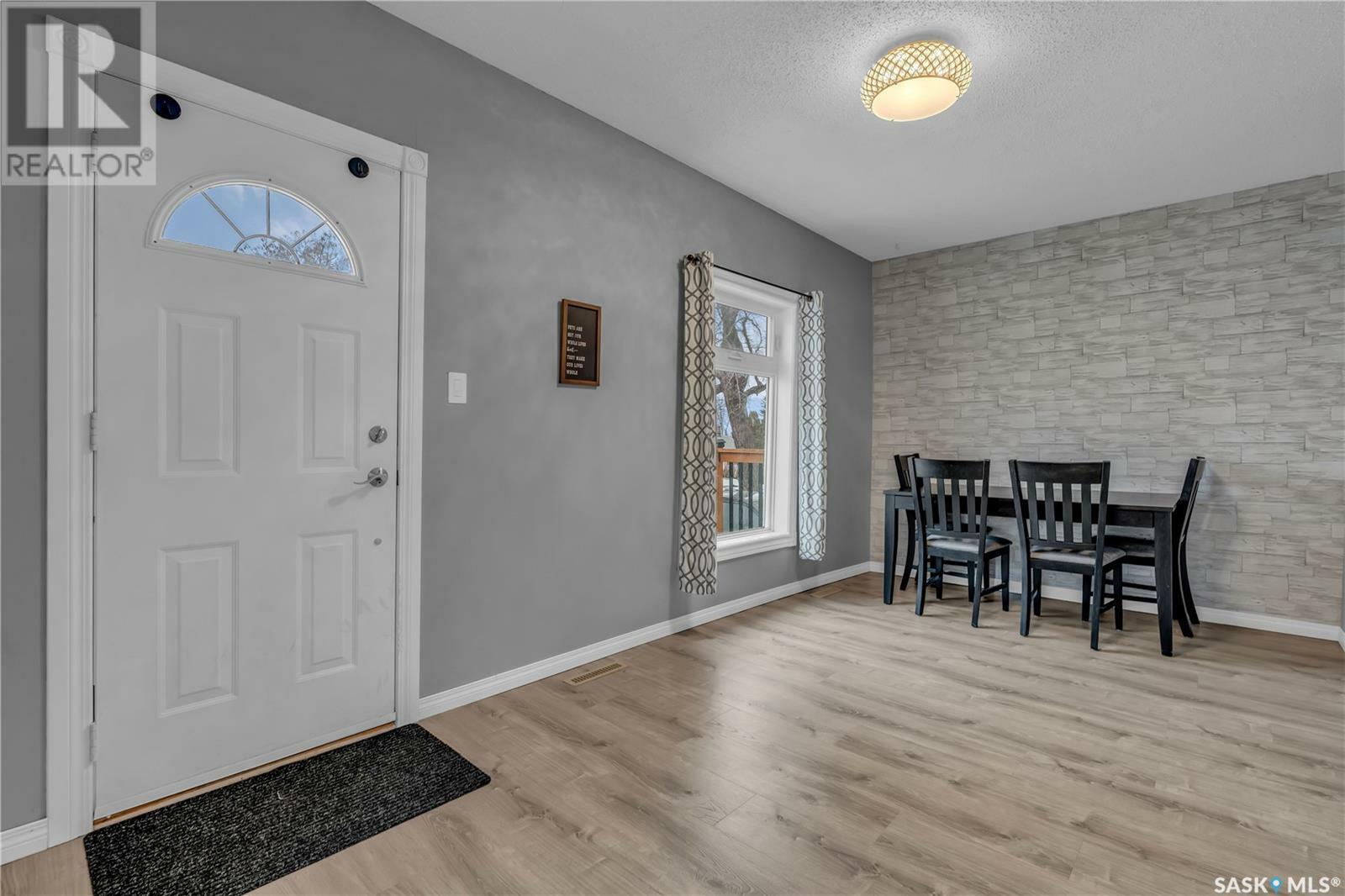 Property Photo:  445 York Street  SK S4R 4W7 