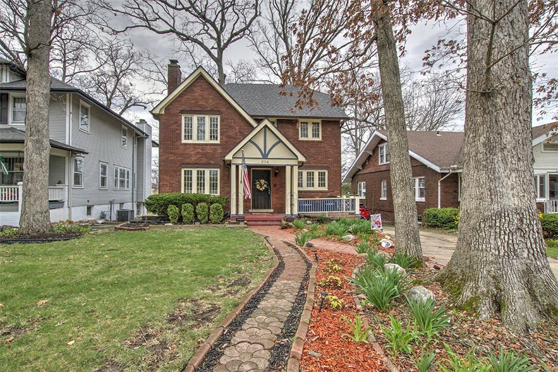 Property Photo: 204 N Summit Avenue IL 62522
