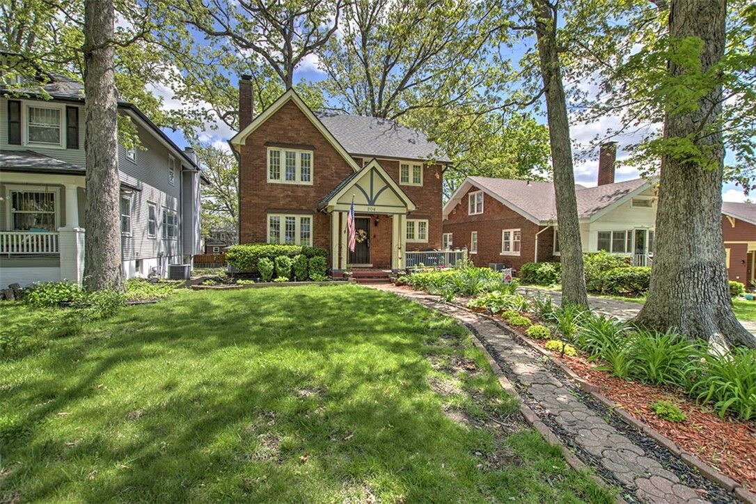 Property Photo: 204 N Summit Avenue IL 62522