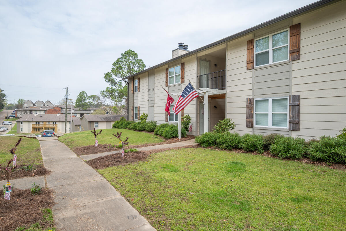 Property Photo:  1120 E Lee Blvd Unit L-147  MS 39759 