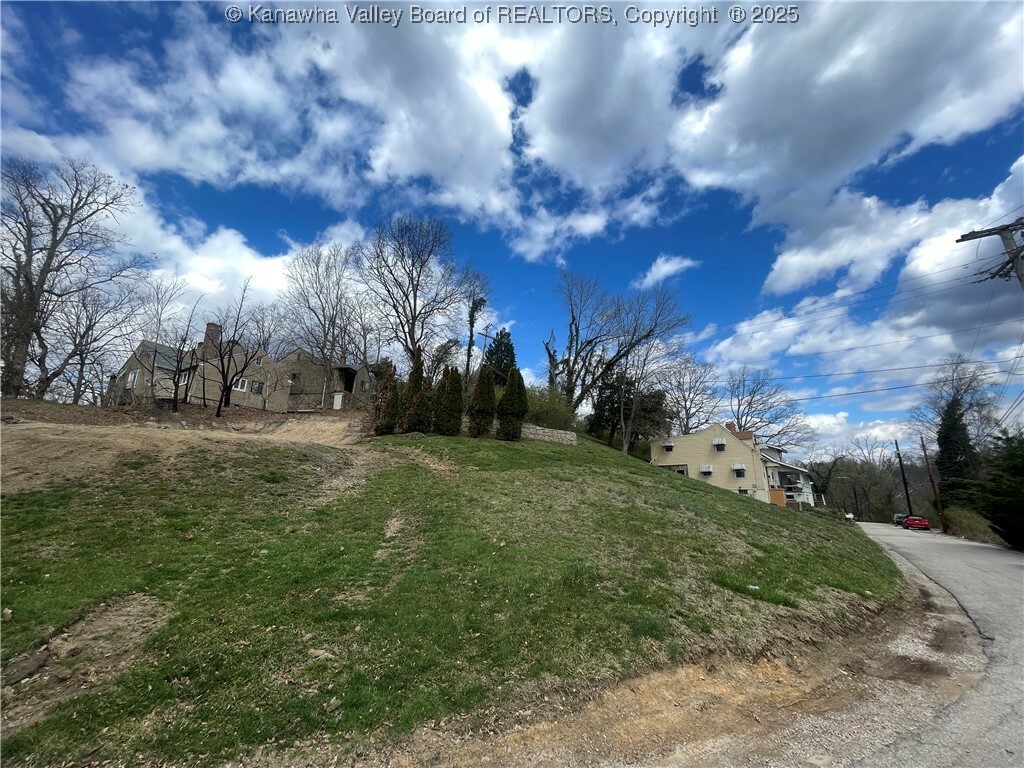 329 Hawthorne Drive  Charleston WV 25302 photo