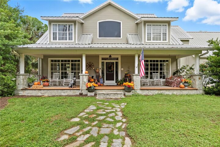 Property Photo: 202 Laurel Oaks Road FL 34275