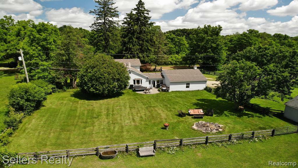 8162 Groveland Road  Holly MI 48442 9432 photo