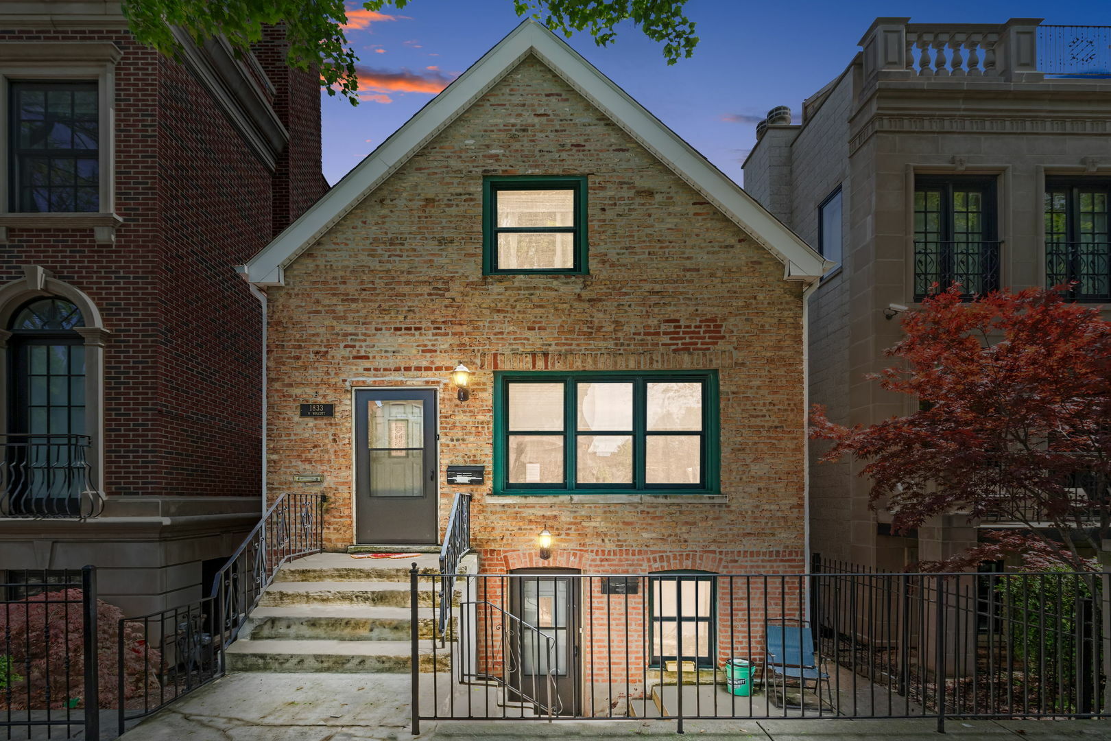 Property Photo: 1833 N Wolcott Avenue IL 60622
