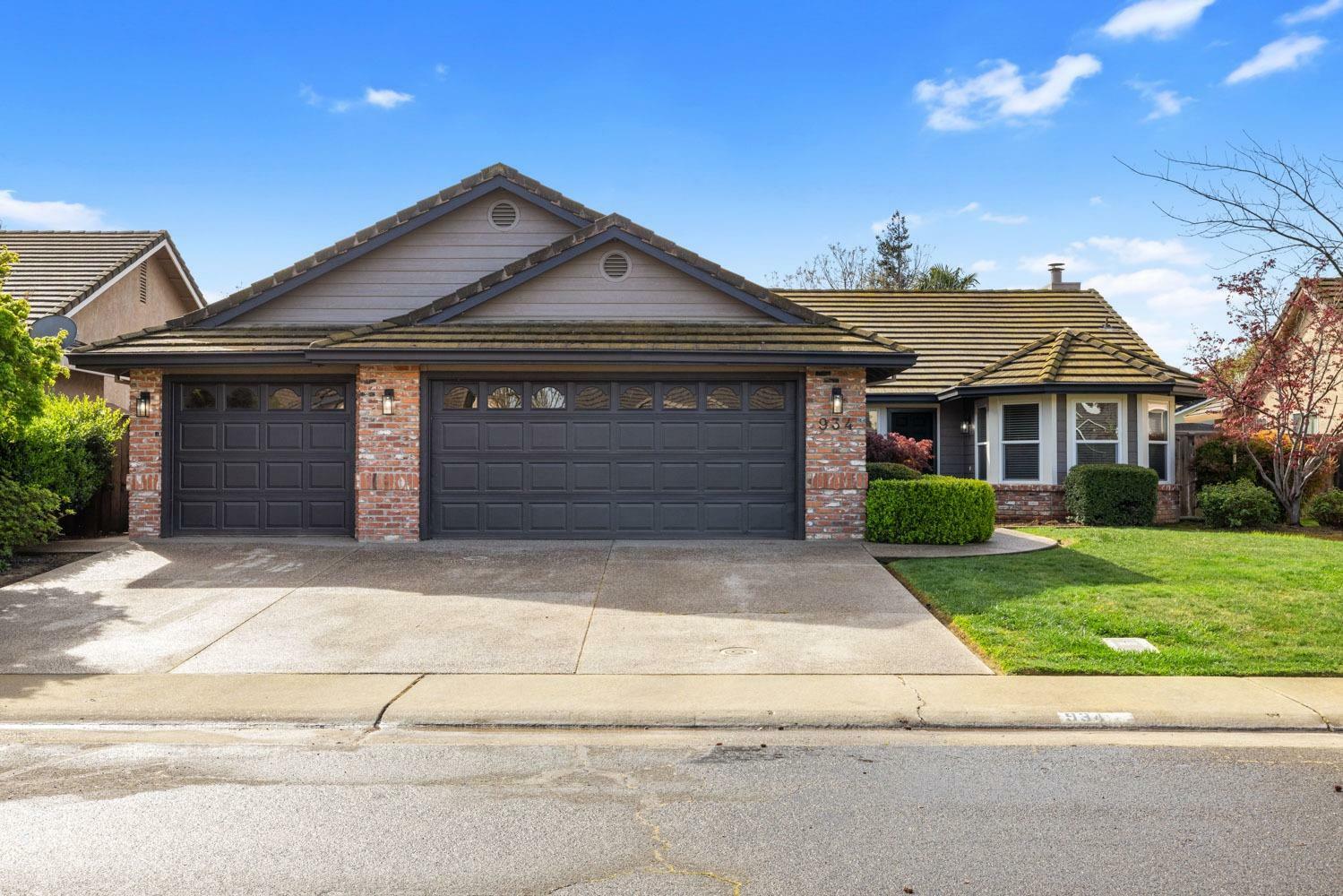 Property Photo: 934 Corral Place CA 95632