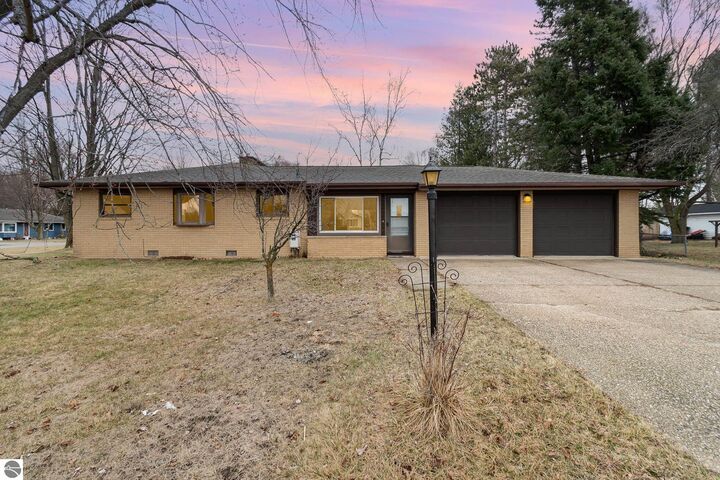 411 W Third  Gladwin MI 48624 photo