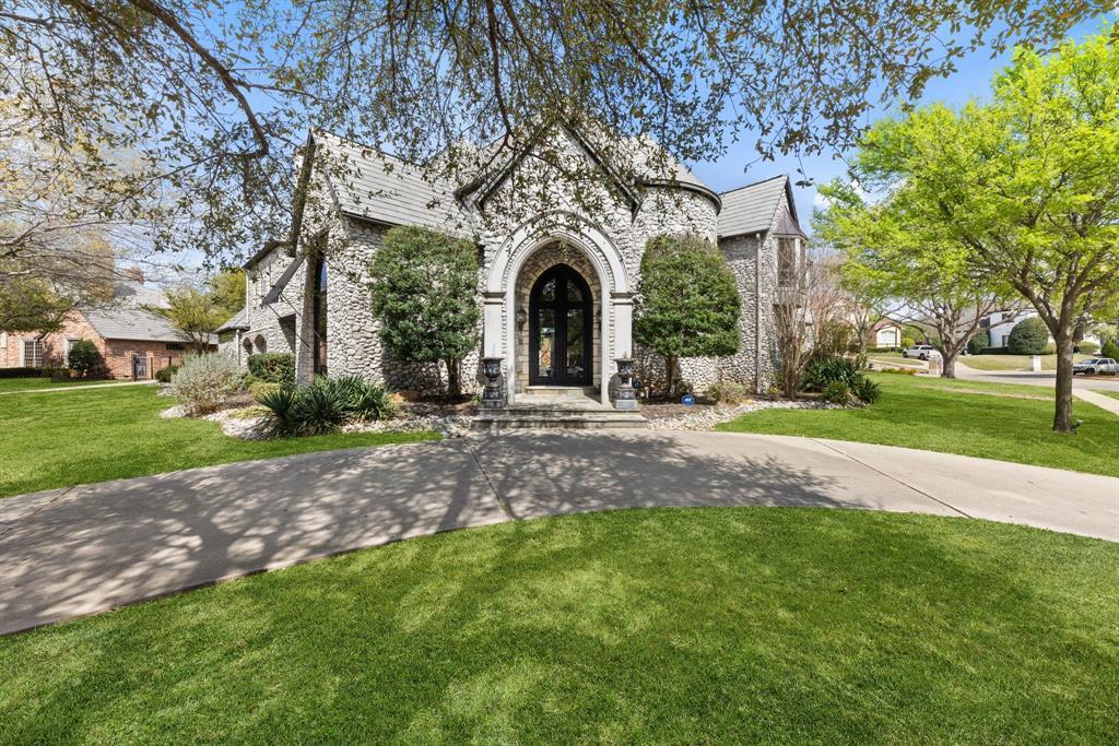 Property Photo:  5613 Versailles Court  TX 76034 