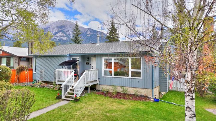 Property Photo:  1001 9 Avenue  AB T1W 1Z5 