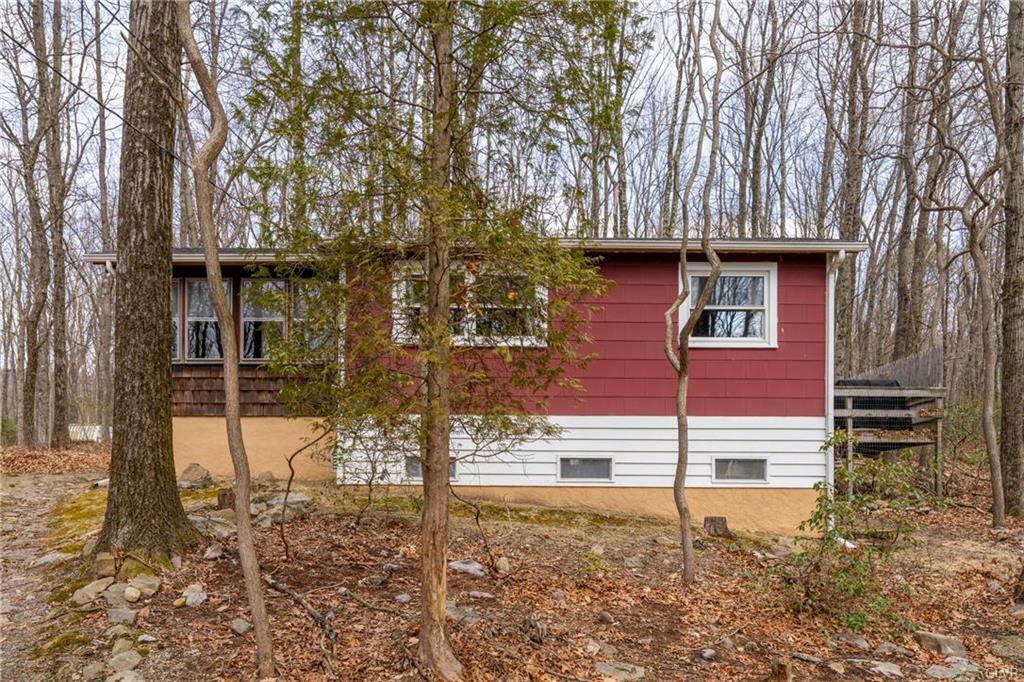 Property Photo: 1401 David Lane PA 18330