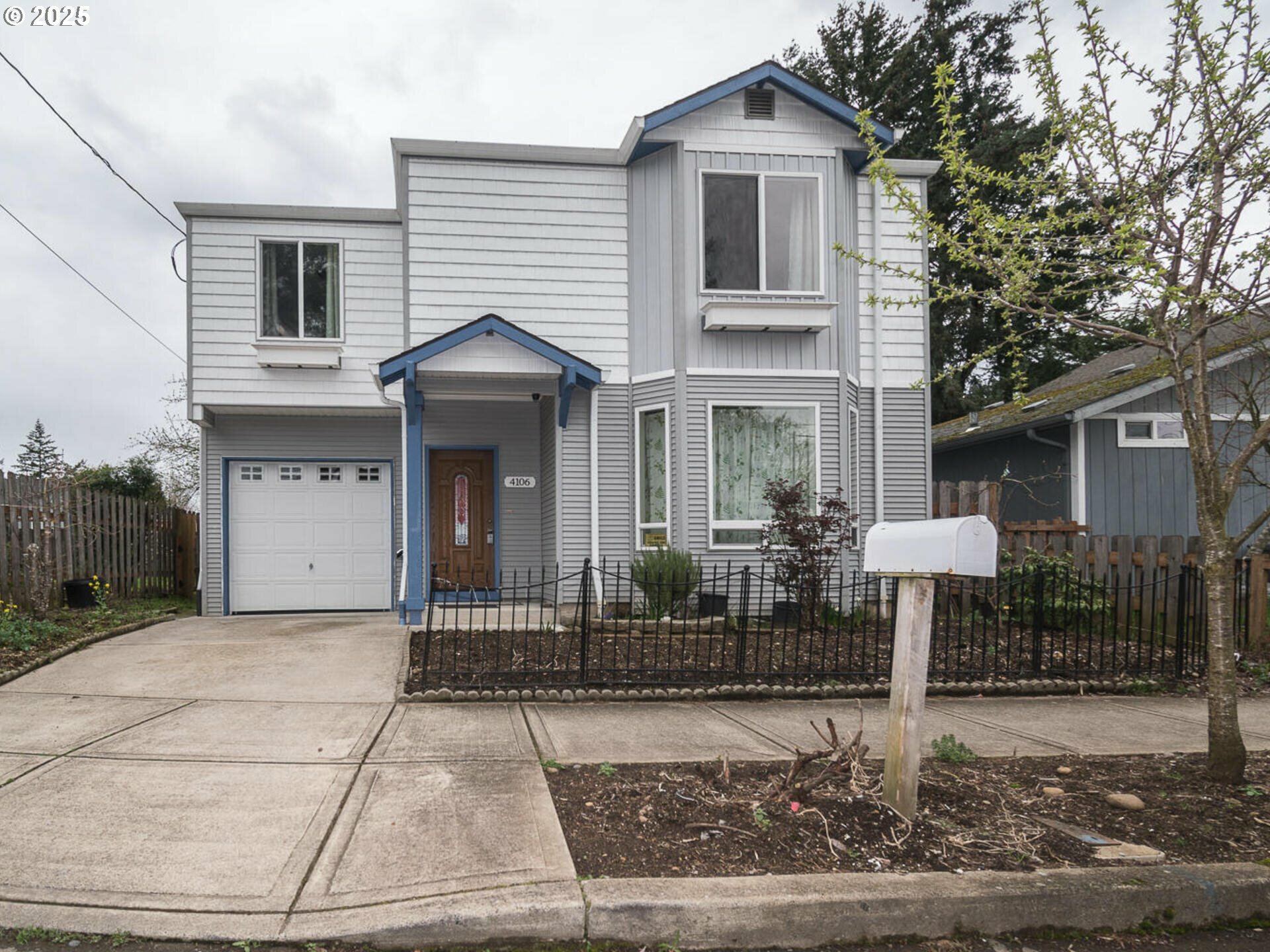 Property Photo: 4106 SE 118th Pl OR 97266