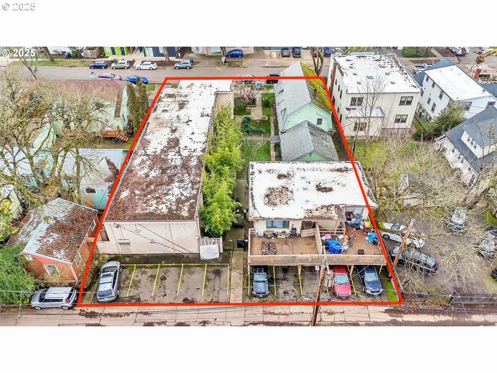 Property Photo: 1237 Ferry St OR 97401