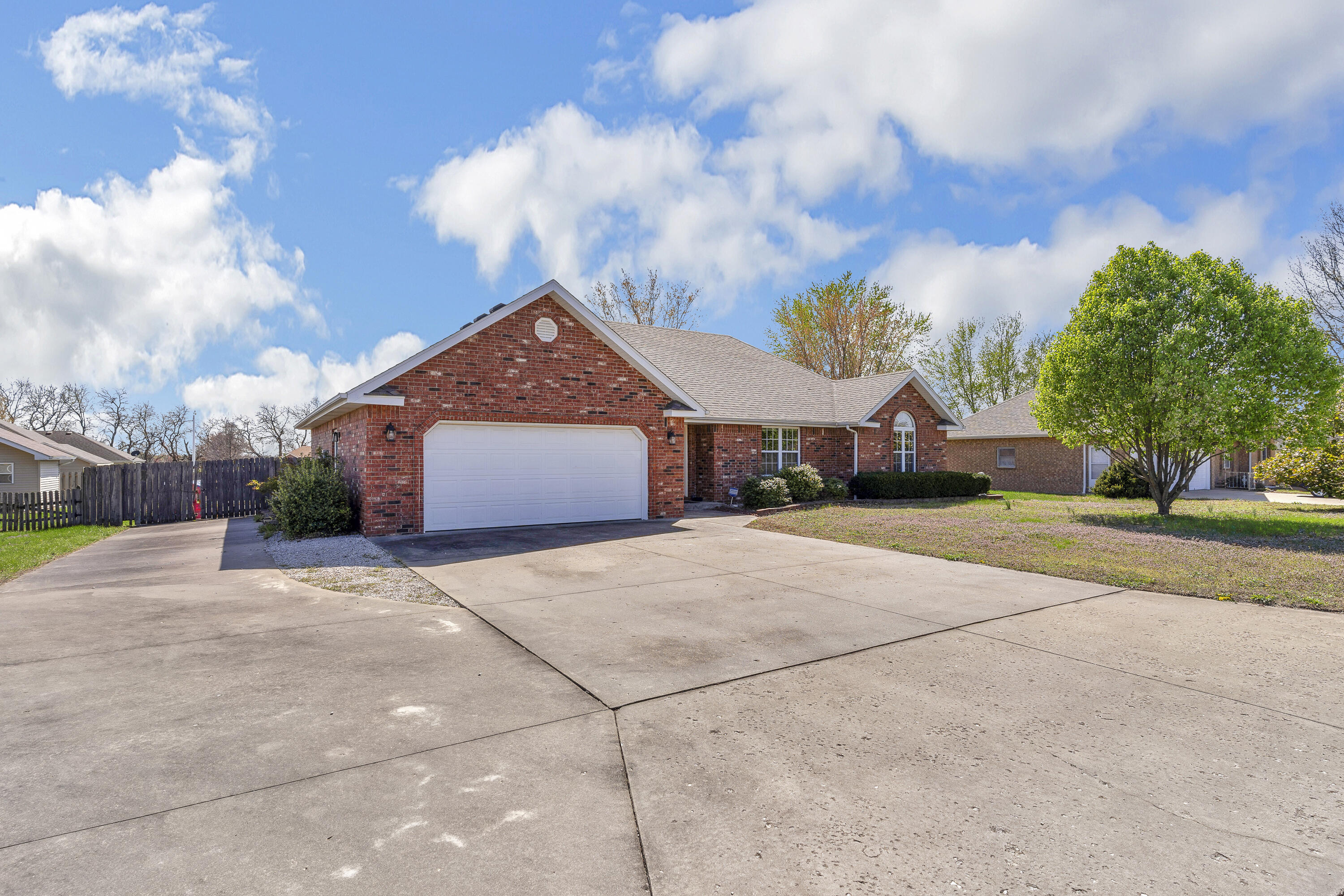 Property Photo:  2380 W Cambridge Street  MO 65613 