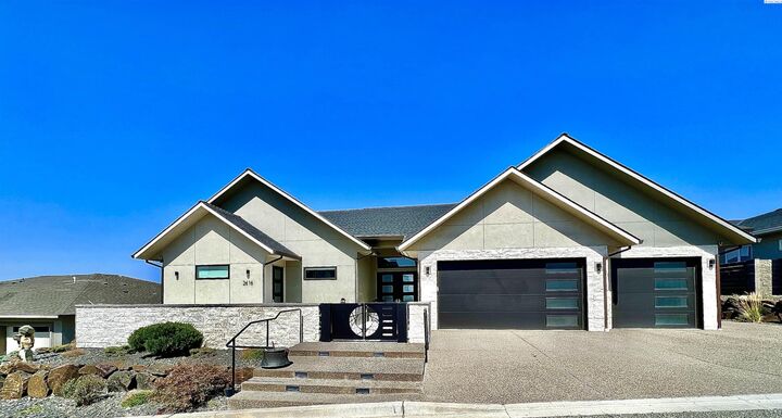 Property Photo:  2616 Falcon Ln  WA 99352 