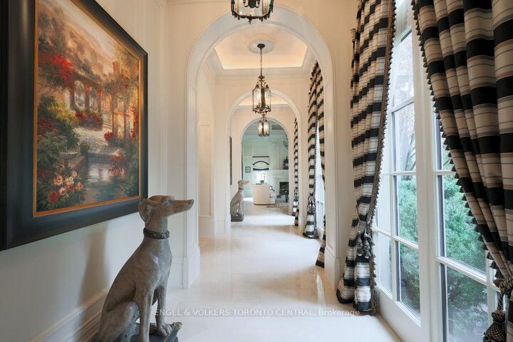 Property Photo:  489 Lakeshore Road E  ON L6J 1K4 