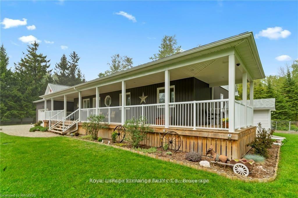 Property Photo: 615 Cayuga Crescent ON N2Z 2X3