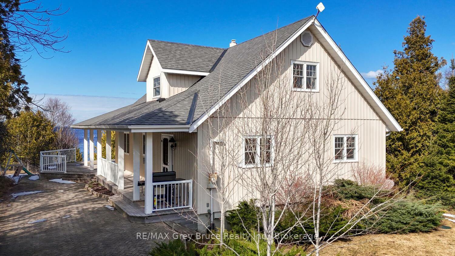 Property Photo: 21 Grant Watson Drive ON N0H 2R0