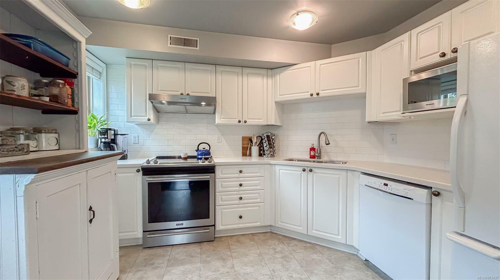 Photo de la propriété: 3160 Albina St 308 BC V9A 1Z5