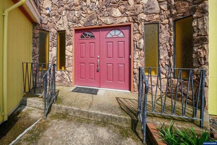 Property Photo:  3457 Champlain Ct NW  OR 97304 