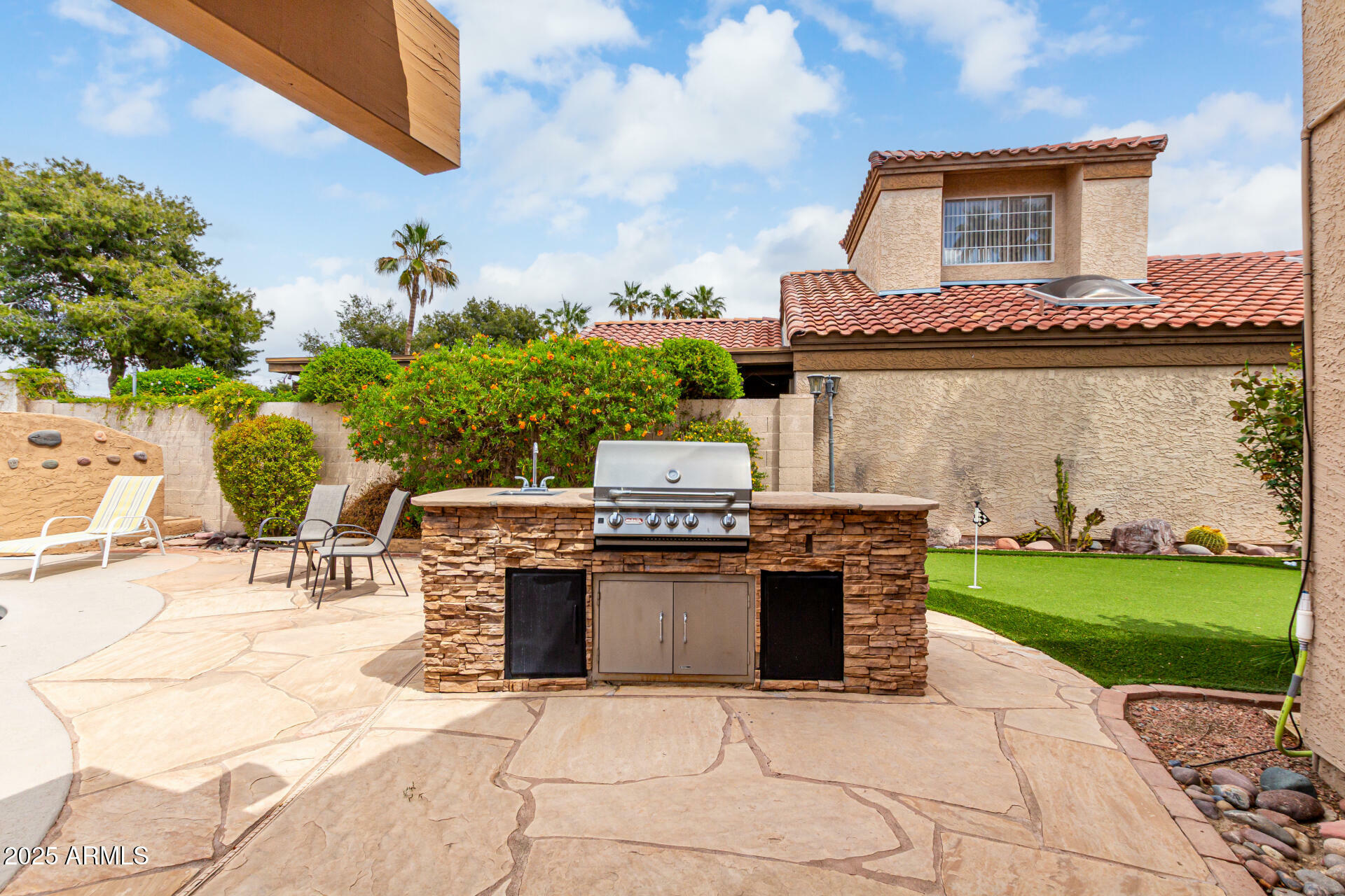 Property Photo: 6832 W Morrow Drive AZ 85308